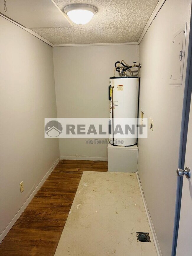 Building Photo - 405 Amhurst Dr