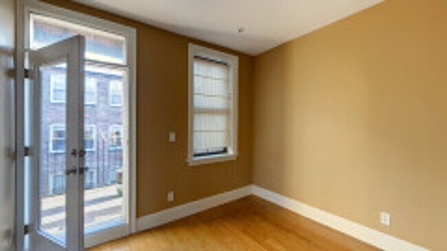 Building Photo - Renovated Bay Village  2 Bed on Cortes Street for June 1st