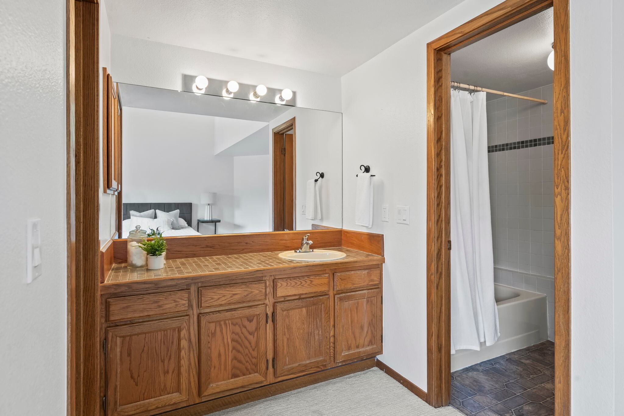Master Bath - 501 Manhattan Dr