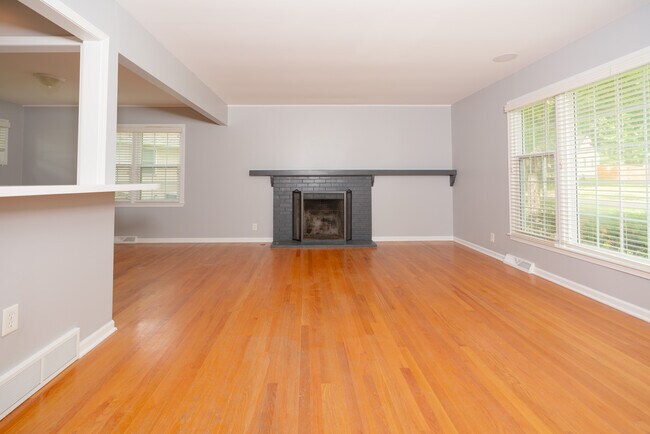 Building Photo - 9300 Outlook Dr