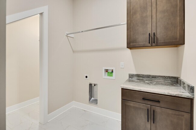 Building Photo - 5056 Jon Oak Dr