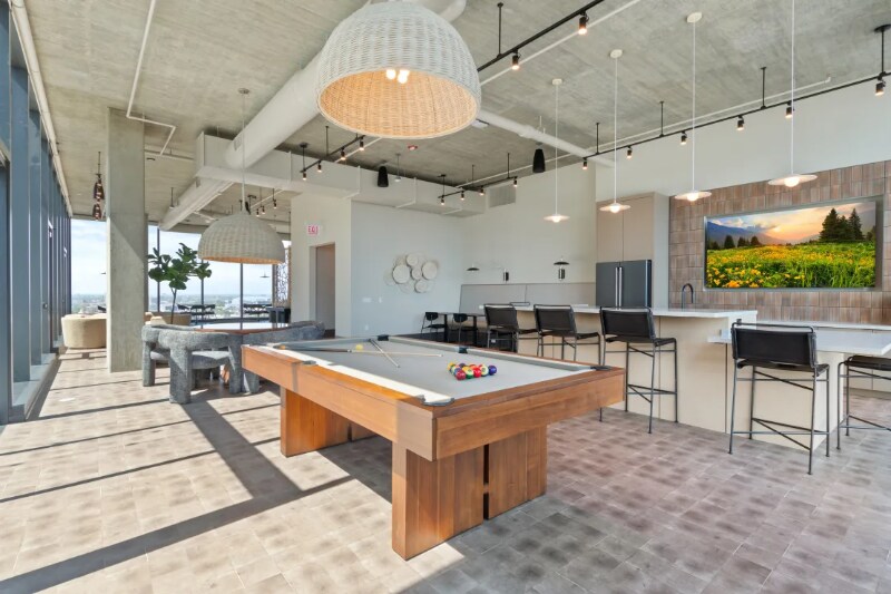 Building Photo - 1077 W Van Buren St