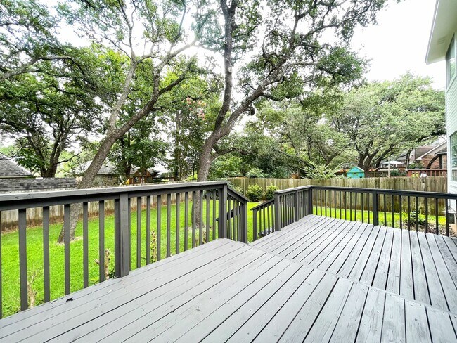 Building Photo - Beautiful 4 Bedroom 2.5 Bathroom Home in L...