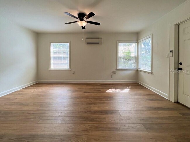 Building Photo - 1122 NW 4th Ave