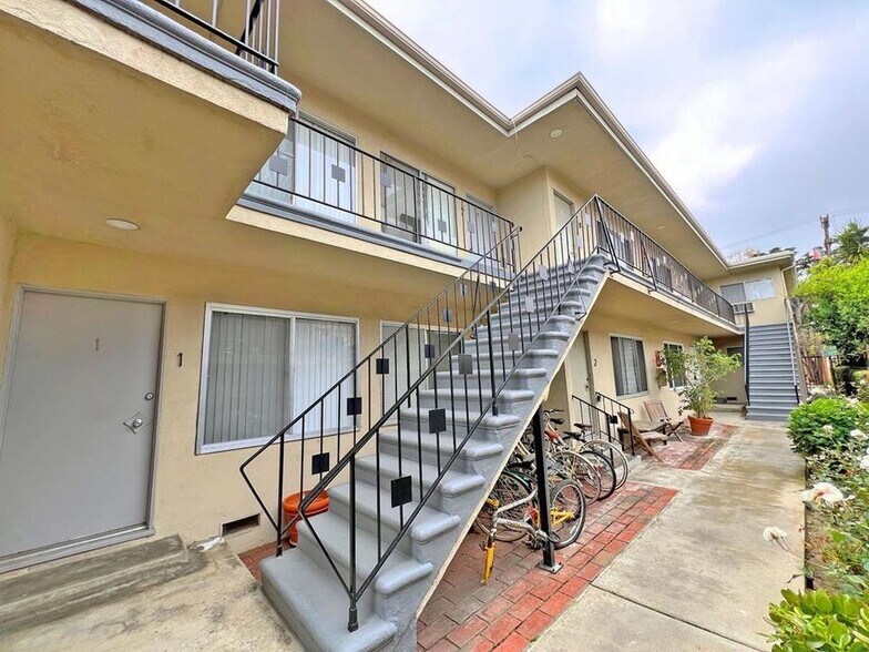 Building Photo - 4215 McLaughlin Ave