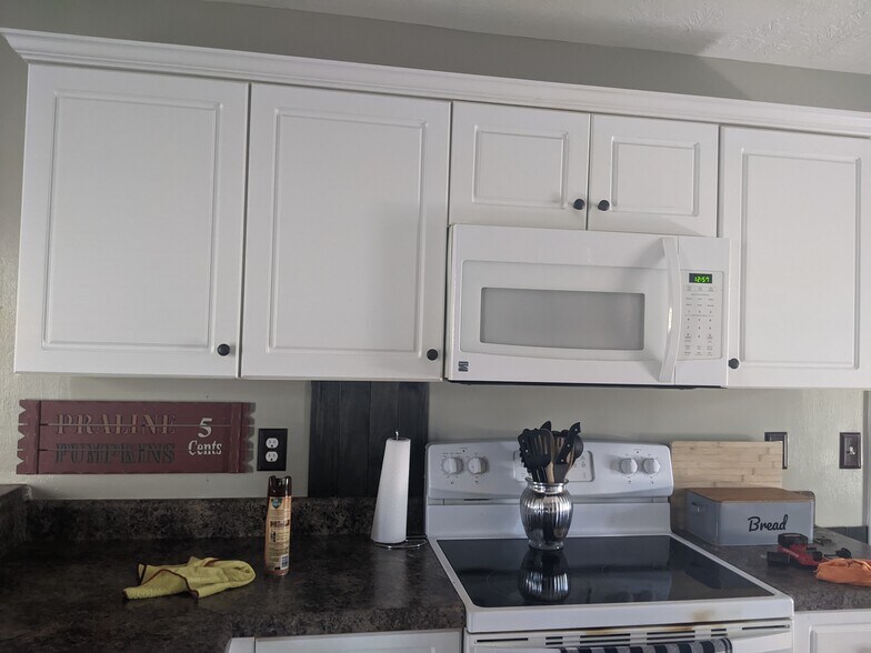 Building Photo - 230 Sunview Dr