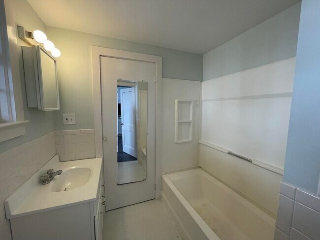 Building Photo - 6 Lexington St