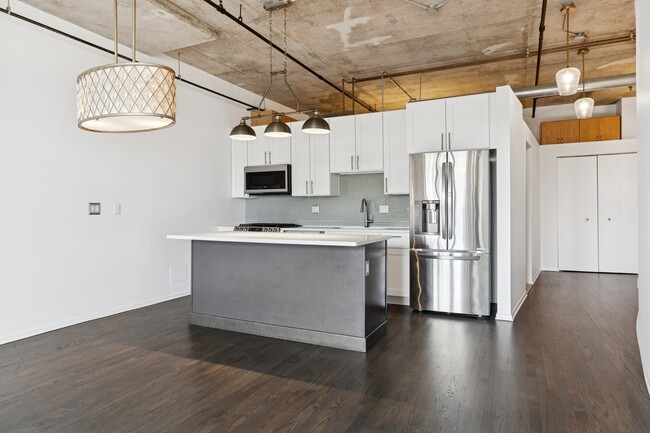 Building Photo - 6 S Laflin St