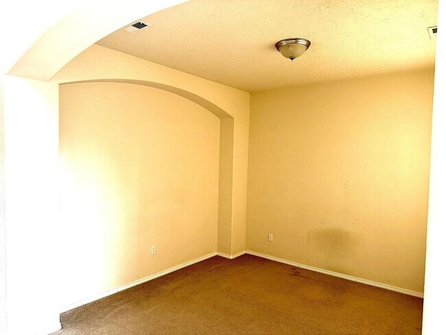 Building Photo - Single Family Home