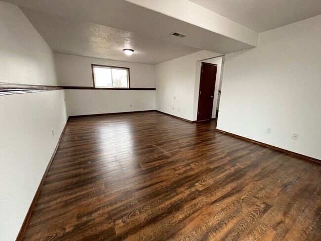 Building Photo - 3 Bed/2 Bath Home w/ Fenced in Yard!