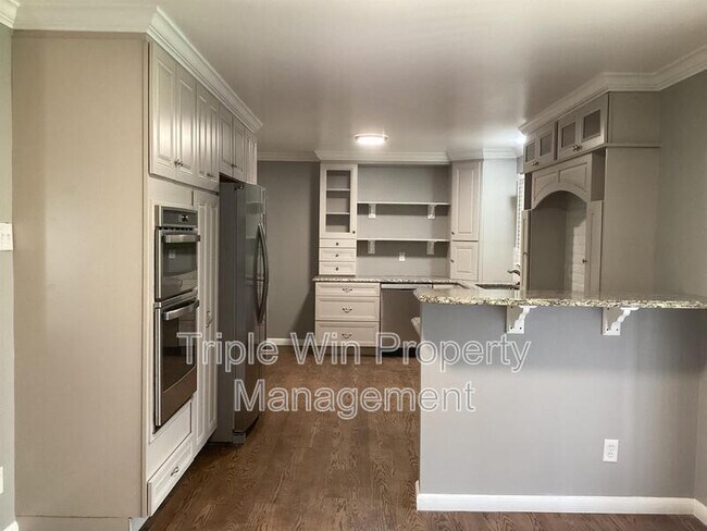 Building Photo - 563 Apex Dr