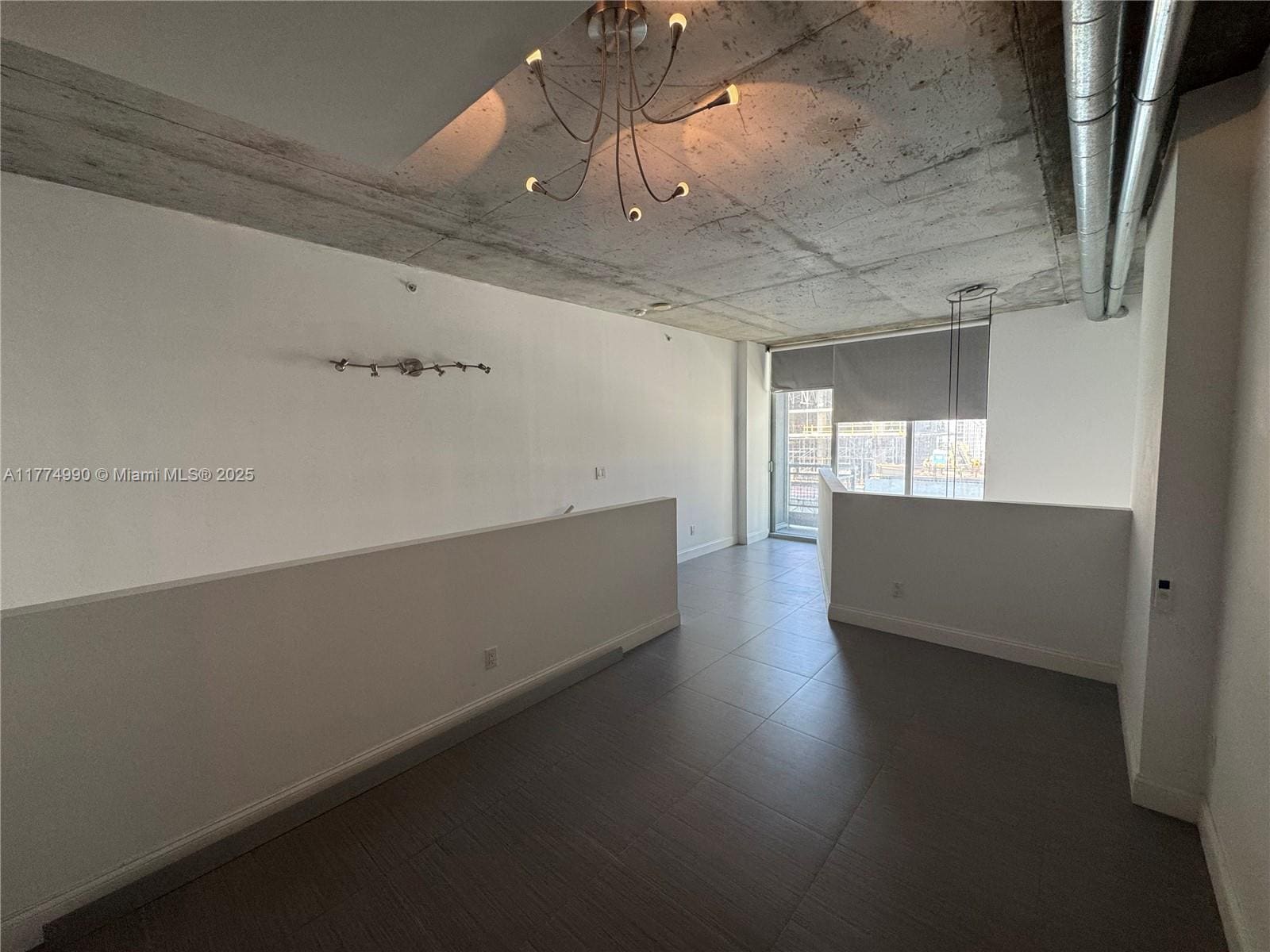 Building Photo - 690 SW 1st Ct