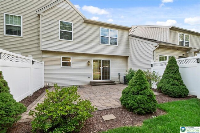 Building Photo - 5502 Tanglewood Ln
