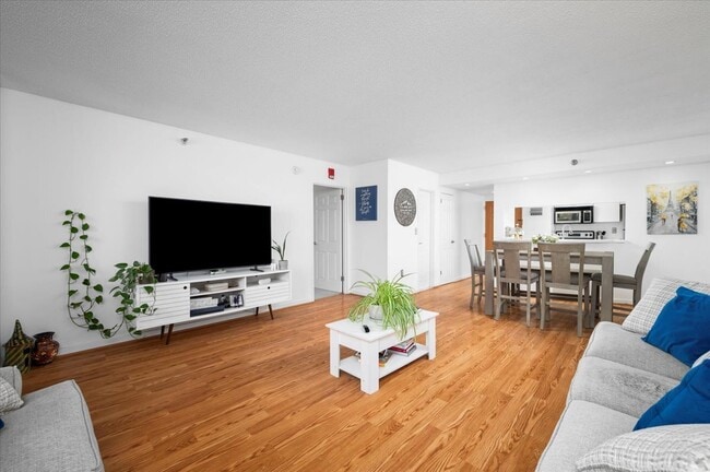 Building Photo - 127 Greyrock Pl