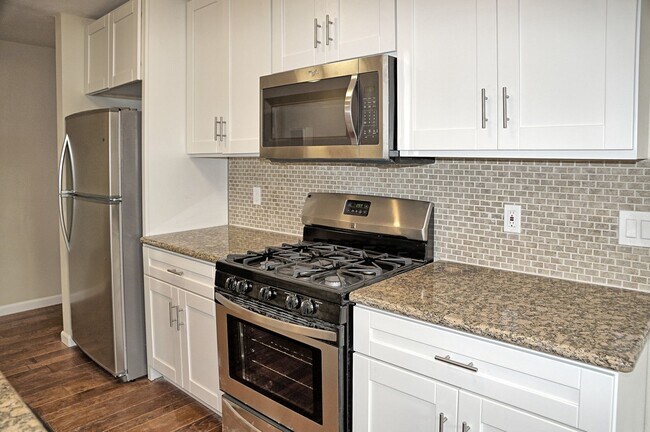 Building Photo - $3,690 / Gorgeous Remodeled 3BR/2BA Home in Newark City