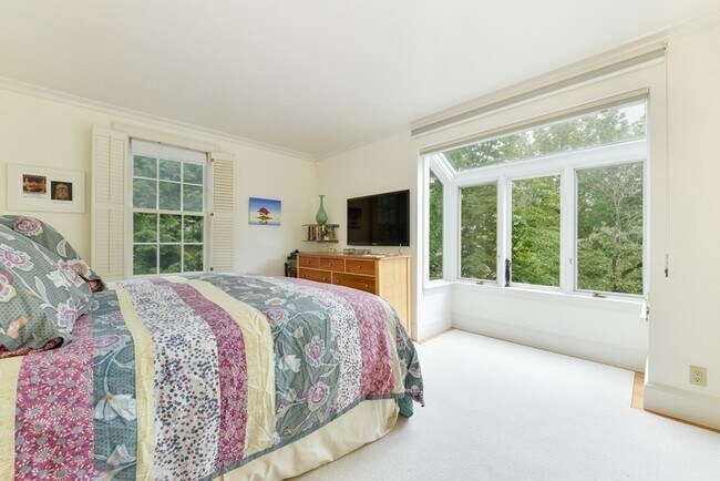 Building Photo - 14 Ash St