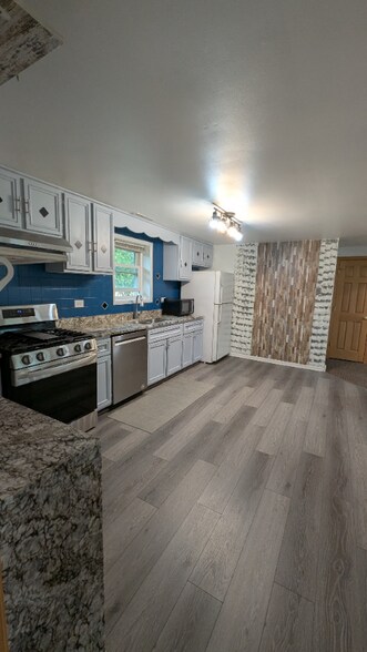 Building Photo - 502 Estate Dr