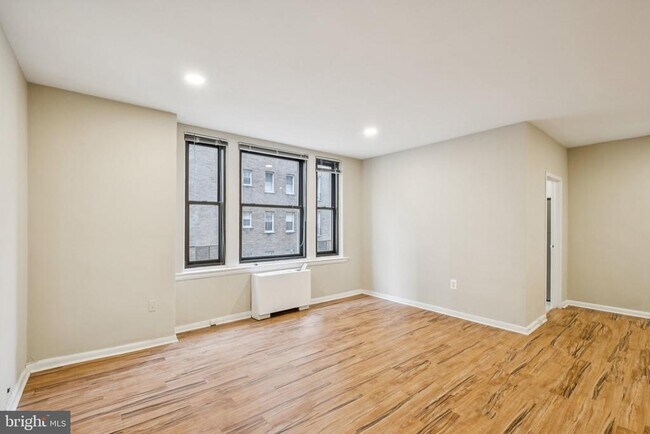 Building Photo - 135 S 19th St