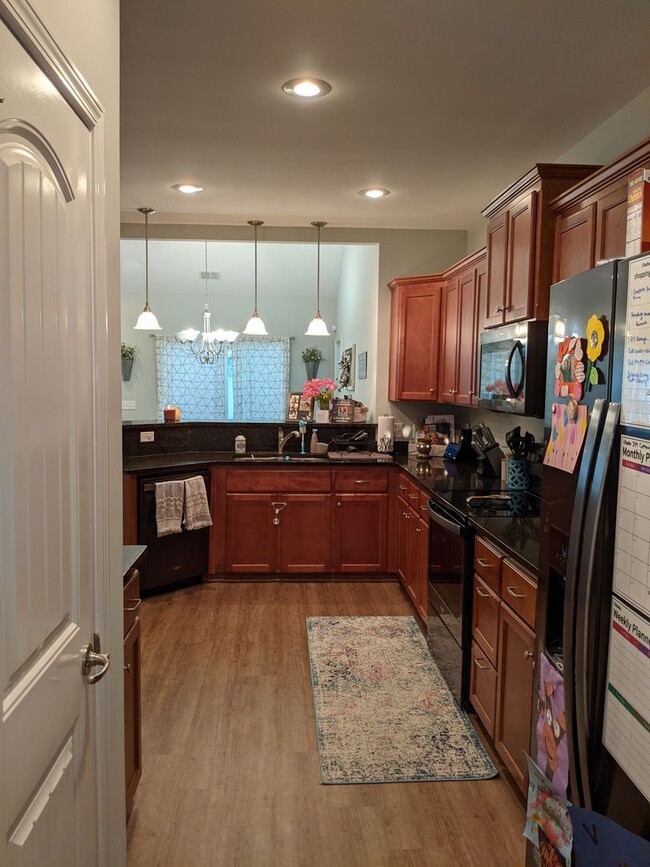 Building Photo - Available August 15th!!! $2200 a month!!!