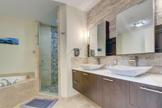 Building Photo - 1640 Presidential Way