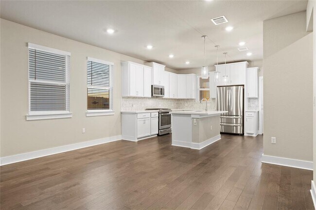 Building Photo - 15701 Oglethorpe Dr