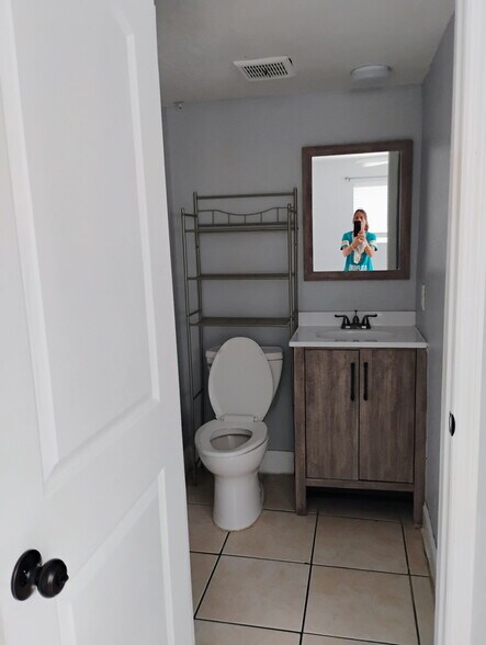 On Suite Bathroom - 309 Avanda Ct