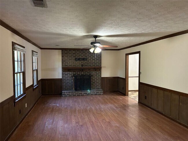 Building Photo - 1530 Oleander Dr SW