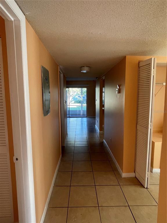 Building Photo - 549 Fairways Dr