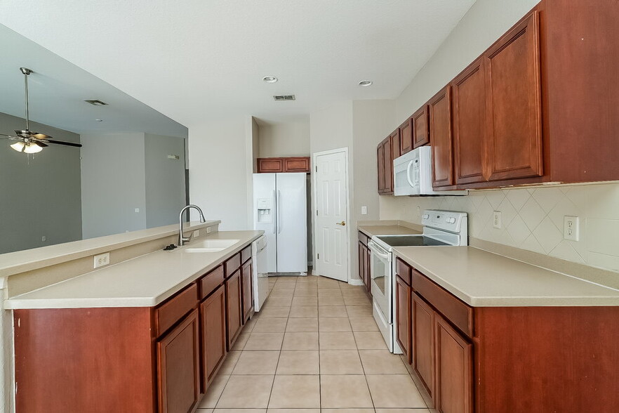 Building Photo - 10902 Tree Cactus Loop