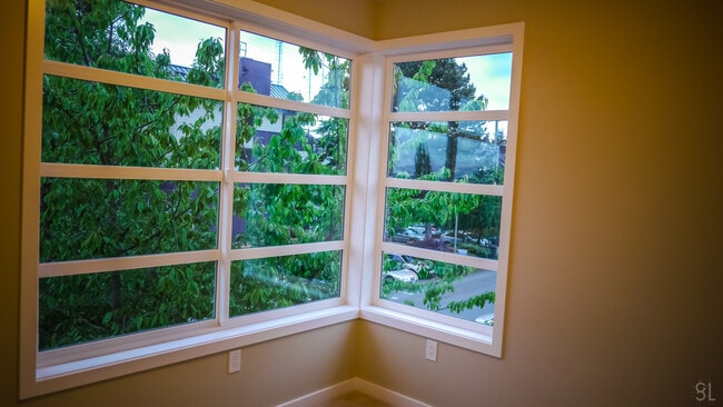 Building Photo - 2215 E John St