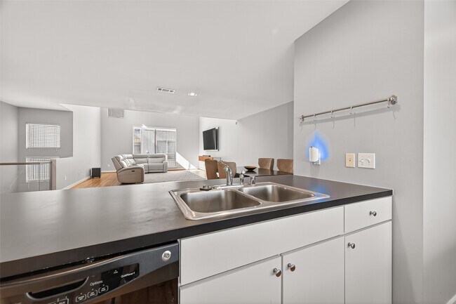 Building Photo - 6911 Yellowstone Way Dr