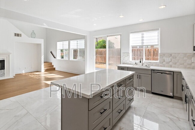 Building Photo - 356 W Weeping Willow Ave