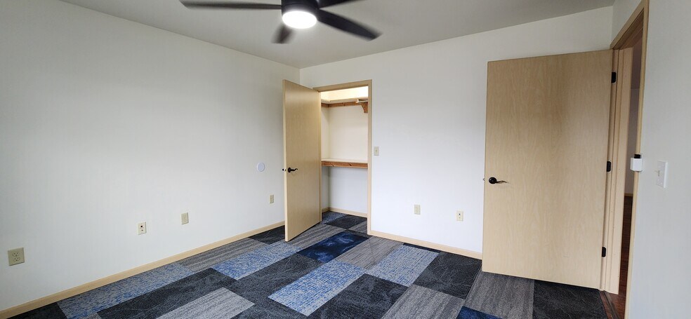 Building Photo - 1465 Green Bay St