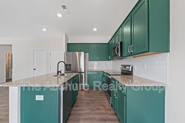 Building Photo - 49 River Bank Rd