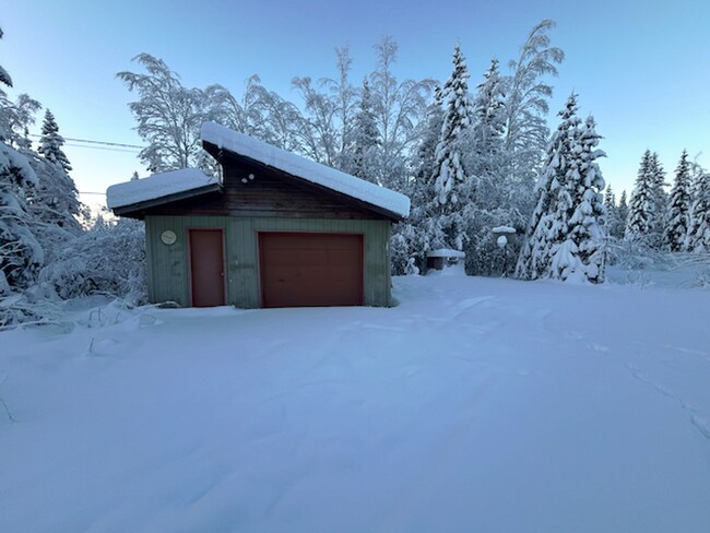 Building Photo - Bright 3-Bedroom Home in Town – Convenient Fairbanks Location