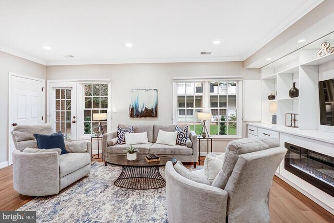 Building Photo - 17 Alexander St