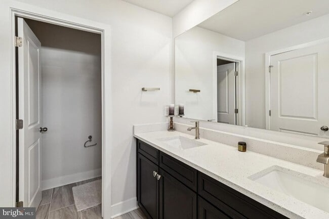 Building Photo - 10939 Drummond Pl