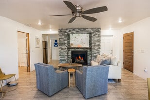 Building Photo - 350 Panorama Blvd