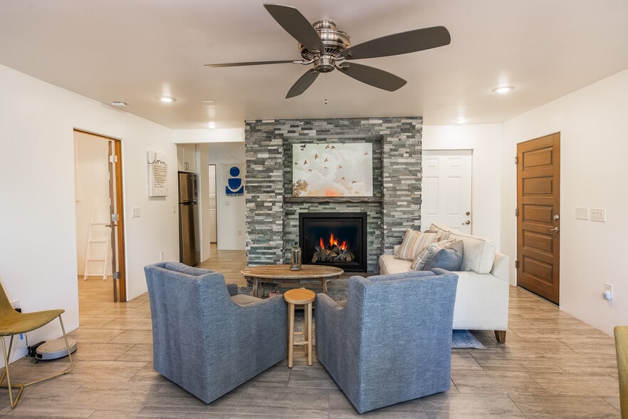 Primary Photo - 350 Panorama Blvd