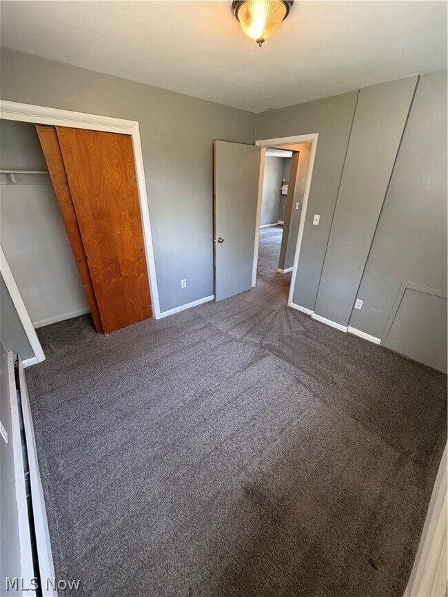 Building Photo - 3055 Hadley Ave