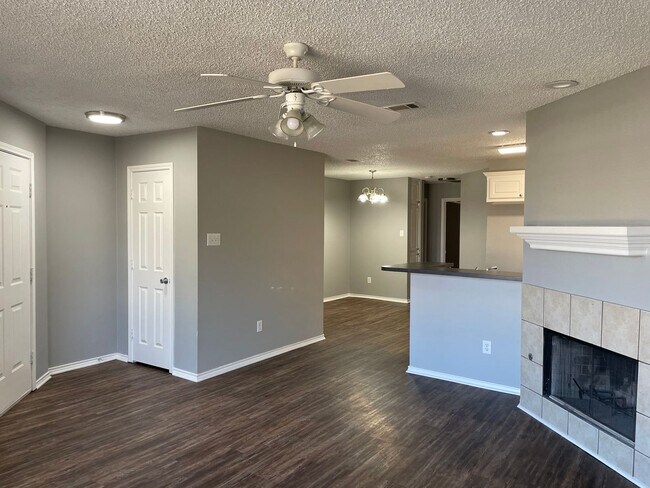 Building Photo - 2330-78