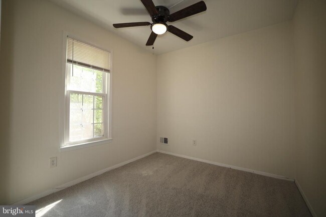 Building Photo - 2400 Ansdel Ct