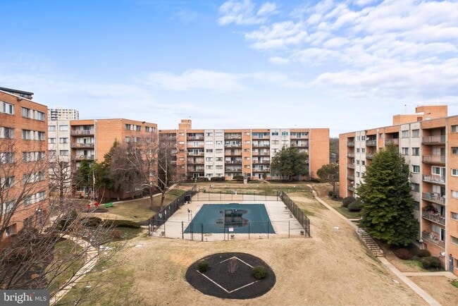 Building Photo - 5801 Quantrell Ave