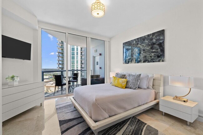 Building Photo - 333 Las Olas Way