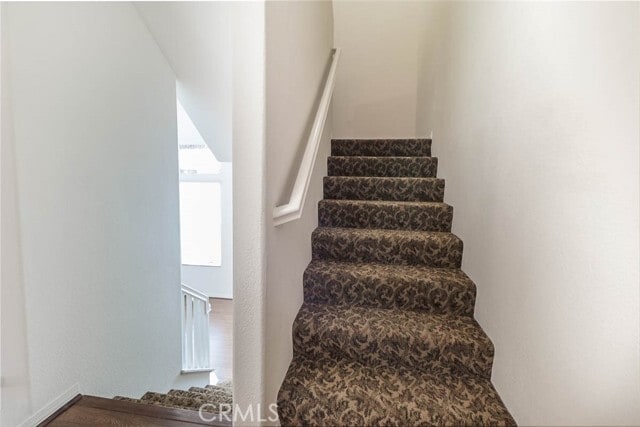 Building Photo - 754 W 1st St