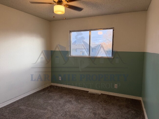 Building Photo - 3 Bedroom Home