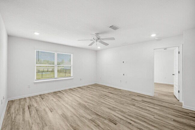 Building Photo - 39 Riverwalk Xing