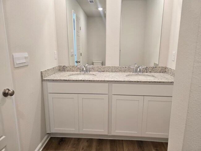 Building Photo - 190 Turpentine Dr