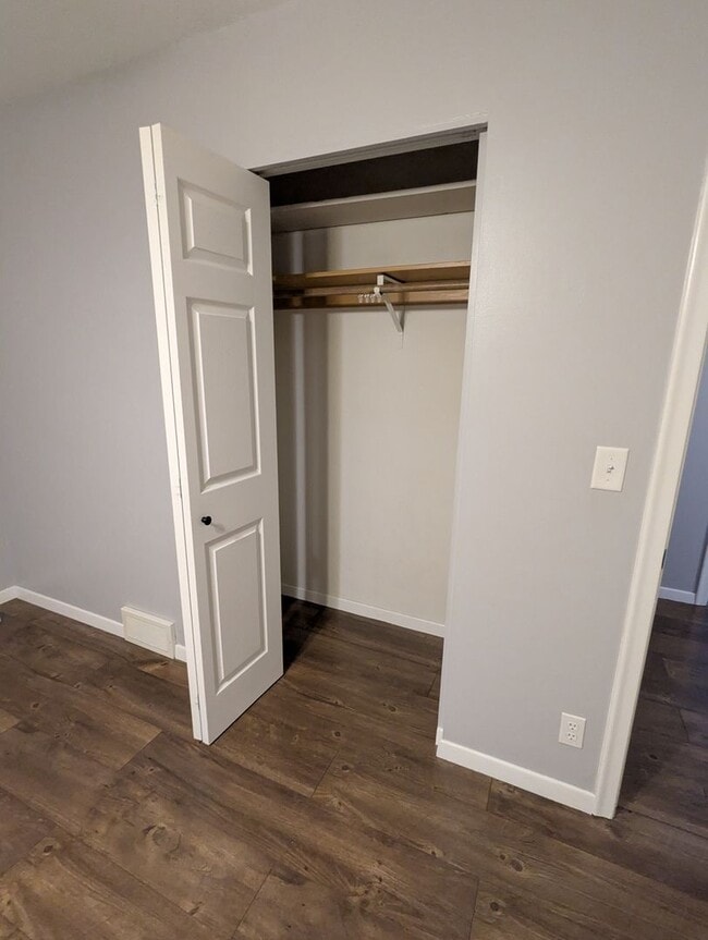 Building Photo - Charming & Spacious Home in the Heart of Richfield