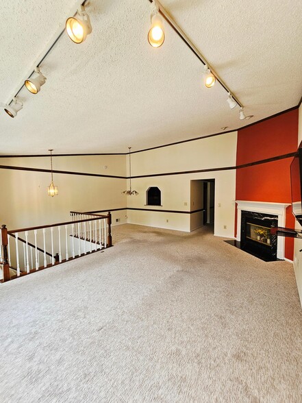 Living Room+Dining - 1990 Mattis St